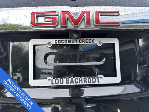 Used 2023 GMC Acadia SLE w/ Driver Convenience Package FWD image 13