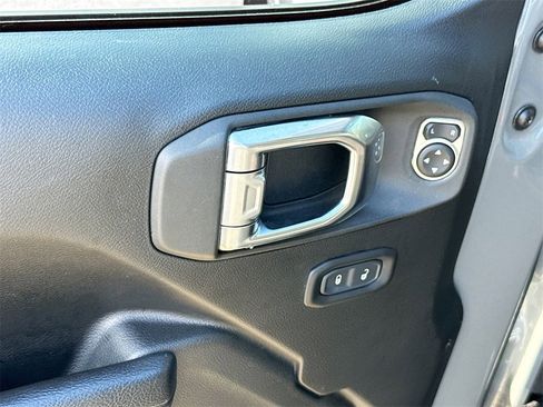Used 2023 Jeep Wrangler Willys image 19