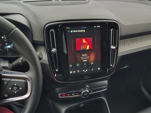 Used 2024 Volvo XC40 B5 Plus w/ Protection Package Premier image 19