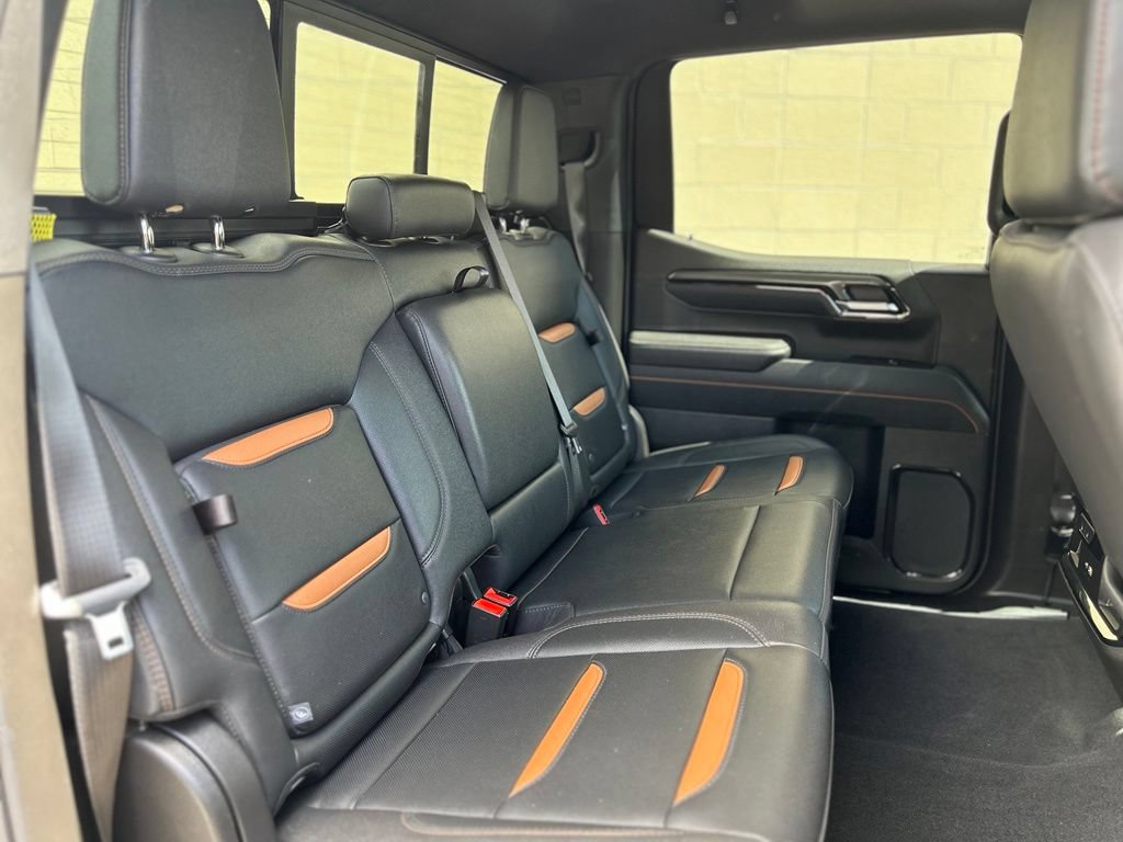 Used 2025 GMC Sierra 1500 AT4 w/ Technology Package AWD/4WD image 16