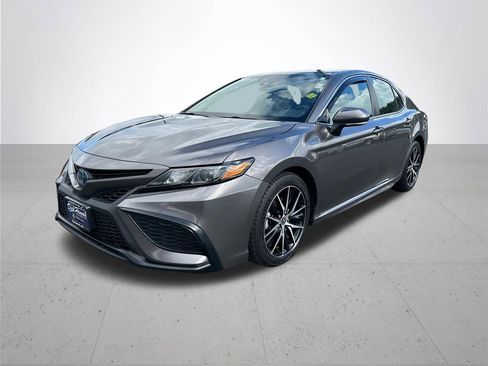 Used 2023 Toyota Camry SE w/ Cold Weather Package image 2