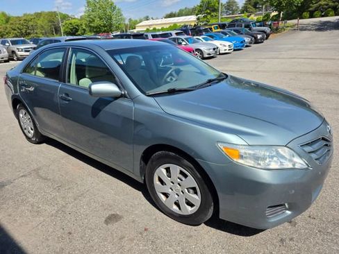 Used 2010 Toyota Camry FWD image 3