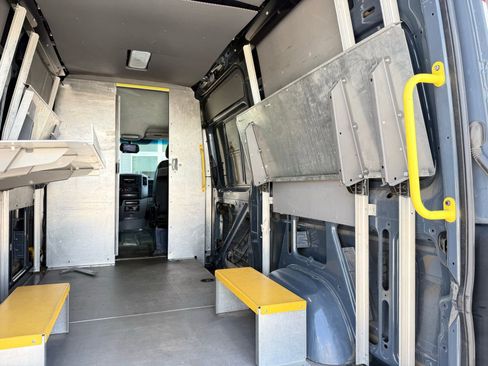 Used 2018 Mercedes-Benz Sprinter 2500 image 35