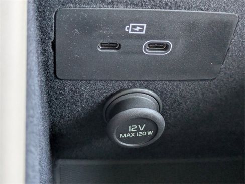 New 2025 Volvo XC90 B6 Core w/ Climate Package image 25