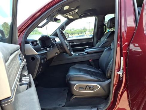 Used 2024 Jeep Wagoneer Series II w/ Flexible Seating Group RWD image 14