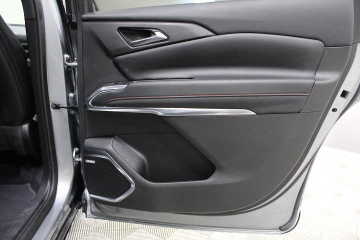 Used 2025 Chevrolet Traverse RS AWD/4WD image 31