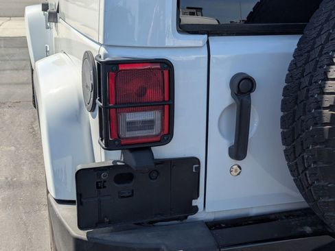 Used 2015 Jeep Wrangler Unlimited Sahara AWD/4WD image 5