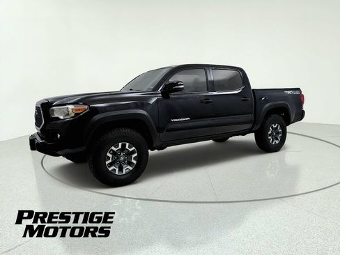 Used 2018 Toyota Tacoma TRD Off-Road w/ Technology Package AWD/4WD image 3