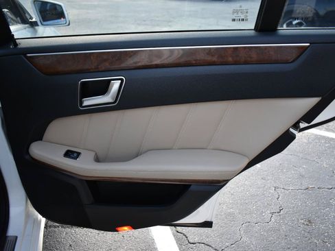 Used 2013 Mercedes-Benz E 550 4MATIC Sedan image 38