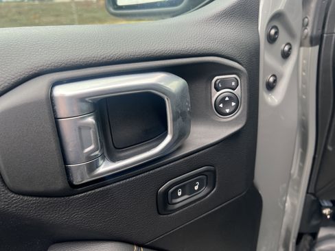 Certified 2023 Jeep Gladiator Overland image 15