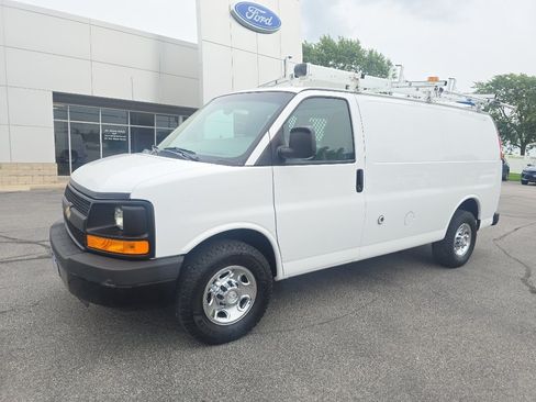 Used 2015 Chevrolet Express 2500 RWD image 2