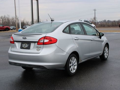Used 2013 Ford Fiesta SE image 9