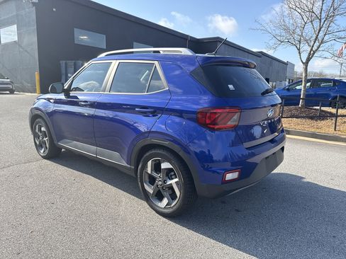 Used 2023 Hyundai Venue SEL image 8