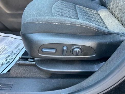 Used 2022 Chevrolet Equinox LT w/ Driver Convenience Package FWD image 12