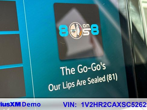 Used 2025 Volkswagen Atlas SE image 34