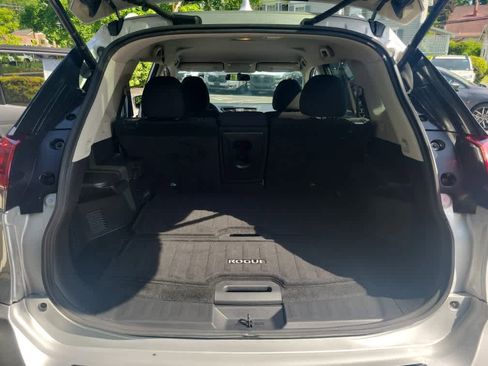 Used 2018 Nissan Rogue SV AWD/4WD image 27