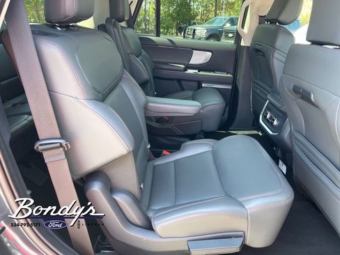 Used 2025 Ford Expedition Active image 16