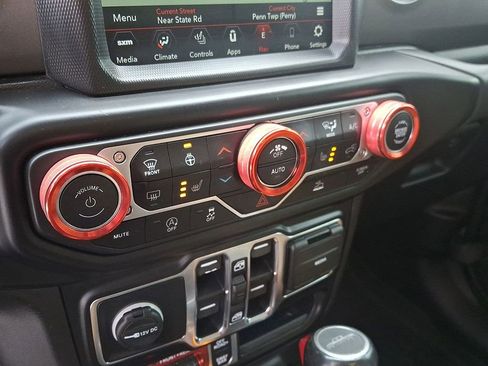 Used 2022 Jeep Gladiator Rubicon w/ LED Lighting Group image 18