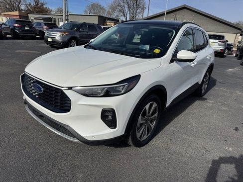 Used 2025 Ford Escape Platinum w/ Premium Technology Package image 7