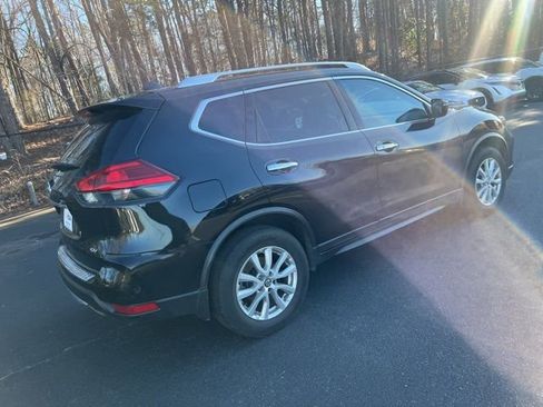 Used 2017 Nissan Rogue SV image 5