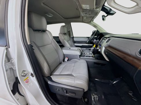 Used 2018 Toyota Tundra Limited w/ Limited Premium Package RWD image 28