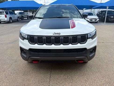 Used 2025 Jeep Compass Trailhawk AWD/4WD image 2