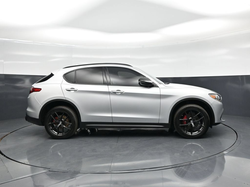 Used 2020 Alfa Romeo Stelvio w/ Nero Edizione RWD image 23