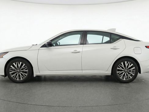 Used 2025 Nissan Altima 2.5 SV FWD image 5