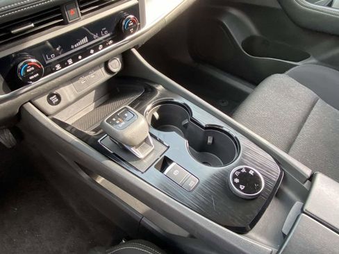 Used 2024 Nissan Rogue SV image 19