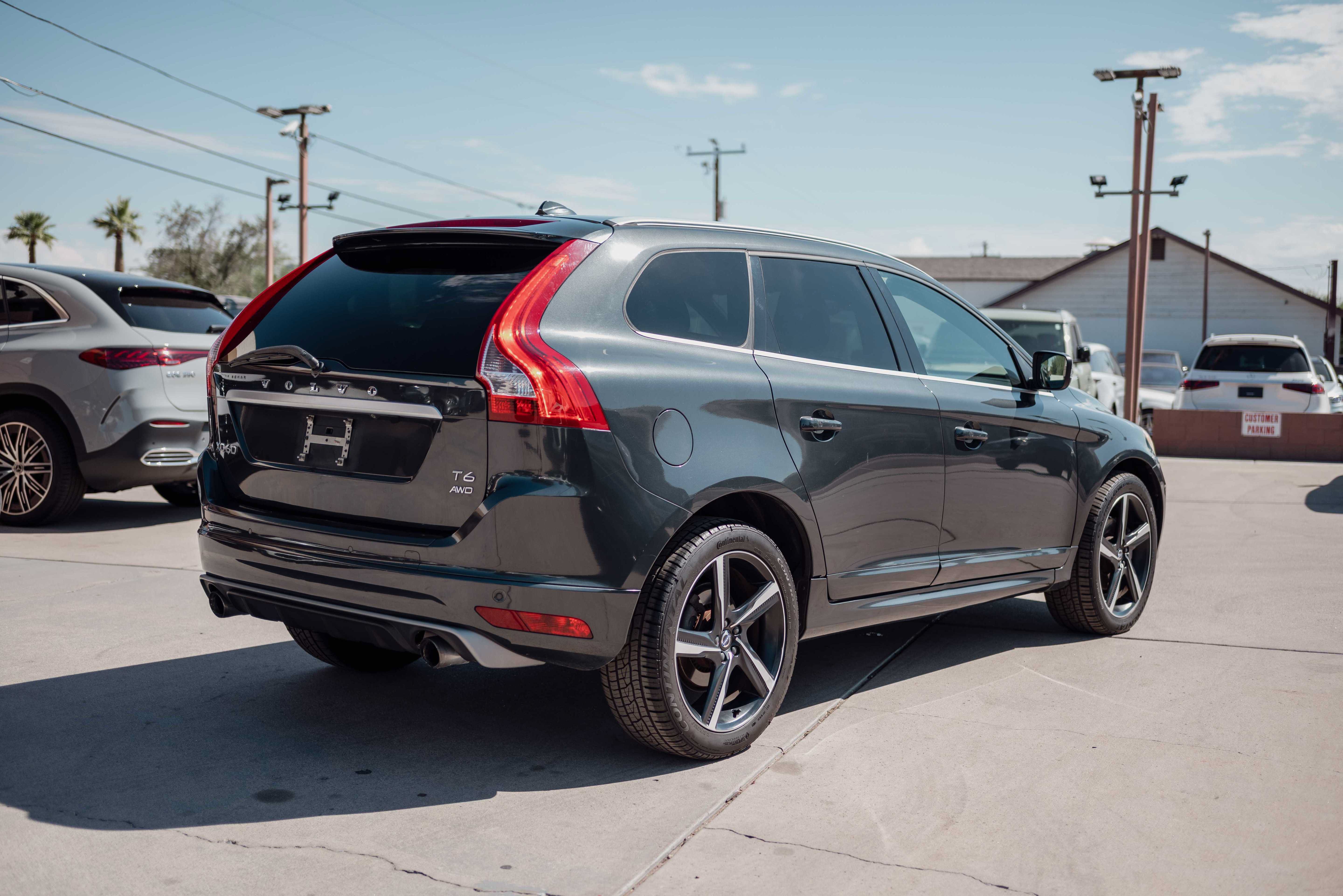 Used 2016 Volvo XC60 T6 R-Design Platinum w/ Climate Package AWD/4WD image 4