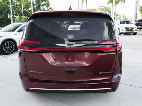 Used 2022 Chrysler Pacifica Limited w/ Uconnect Theater Family Group FWD image 8