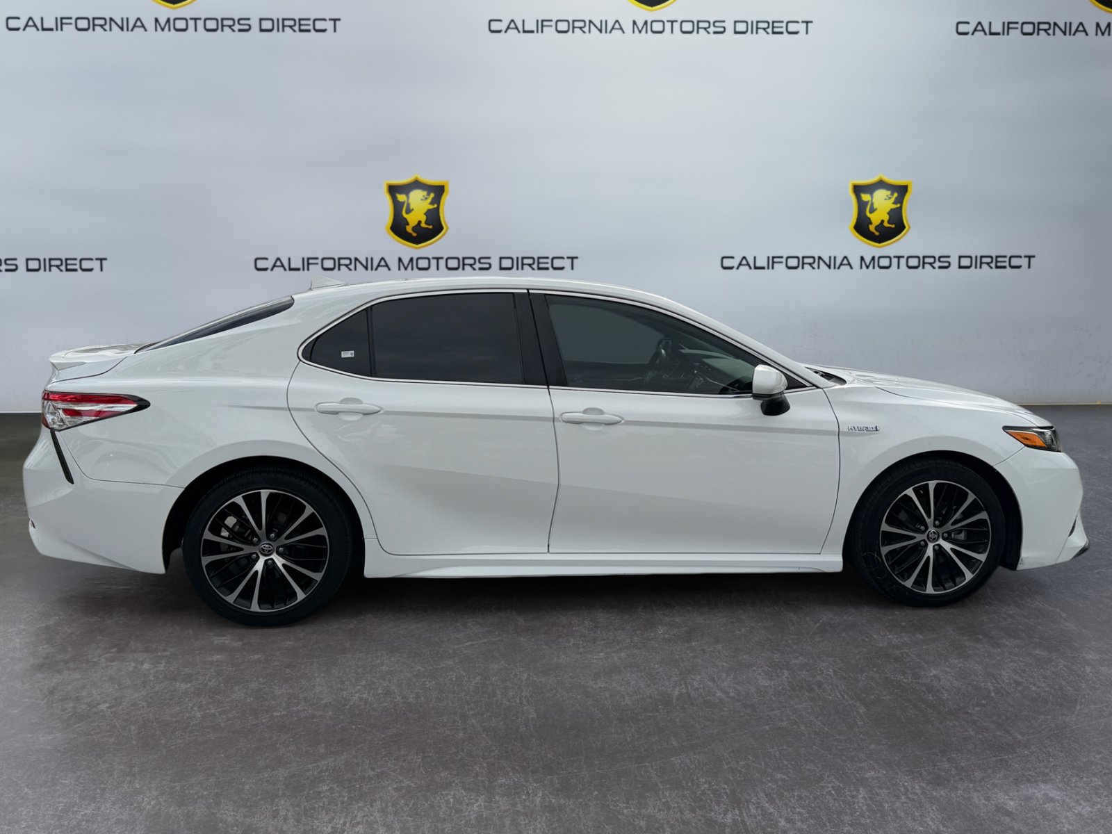 Used 2020 Toyota Camry SE w/ Carpet Mat Package FWD image 6