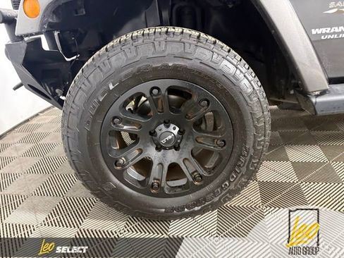 Used 2017 Jeep Wrangler Unlimited Sahara w/ Connectivity Group AWD/4WD image 21