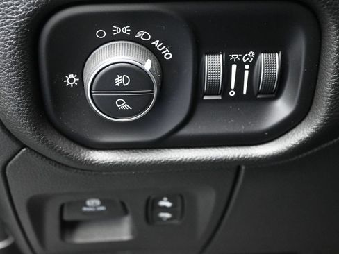 Used 2023 RAM 1500 Laramie AWD/4WD image 12