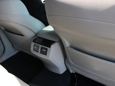 Used 2014 Toyota Venza LE w/ LE Convenience Package FWD image 18