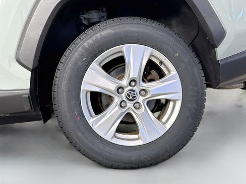 Certified 2021 Toyota RAV4 XLE w/ Convenience Package AWD/4WD image 32