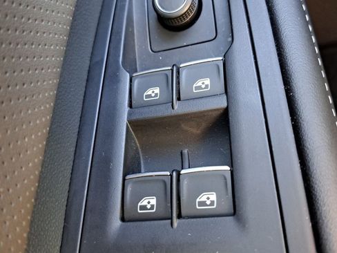 Used 2025 Volkswagen Atlas SEL image 16