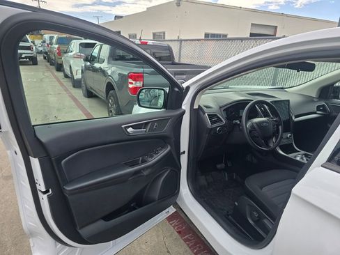 Used 2024 Ford Edge SE w/ Black Appearance Package image 12