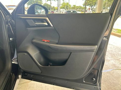 Used 2025 Mitsubishi Outlander ES FWD image 24