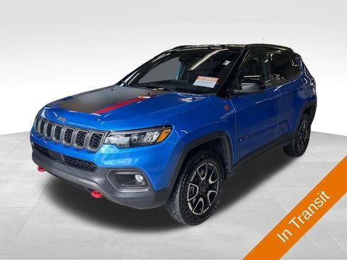 Used 2025 Jeep Compass Trailhawk AWD/4WD image 1