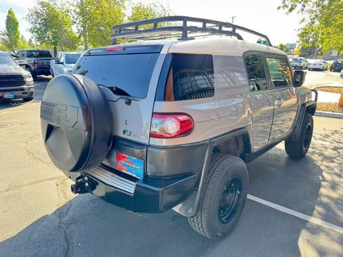 Used 2014 Toyota FJ Cruiser 4WD w/ Convenience Package image 5