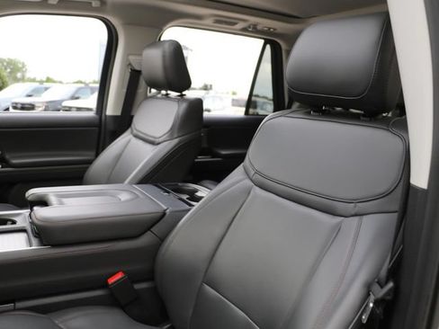 Used 2025 Ford Expedition Active AWD/4WD image 22