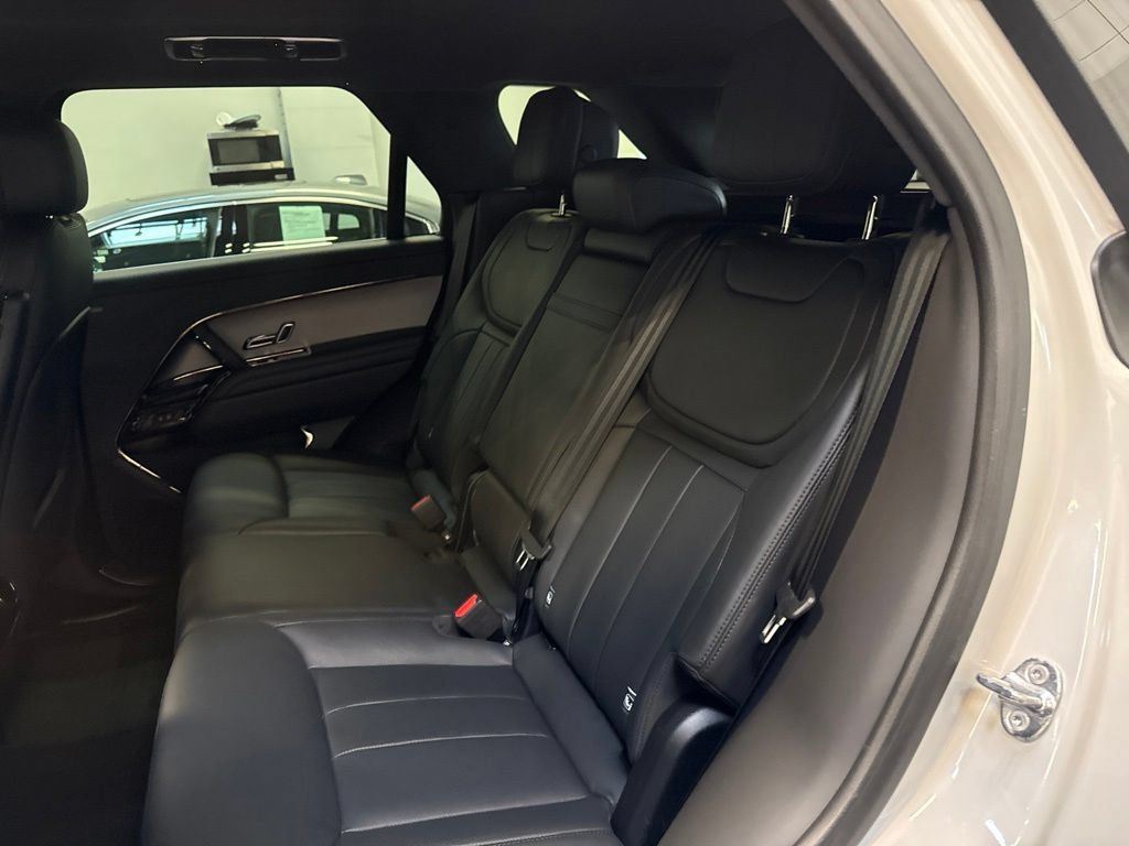 Used 2025 Land Rover Range Rover Sport SE AWD/4WD image 15
