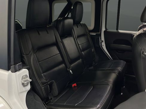 Used 2022 Jeep Wrangler Unlimited Sahara w/ Cold Weather Group AWD/4WD image 25