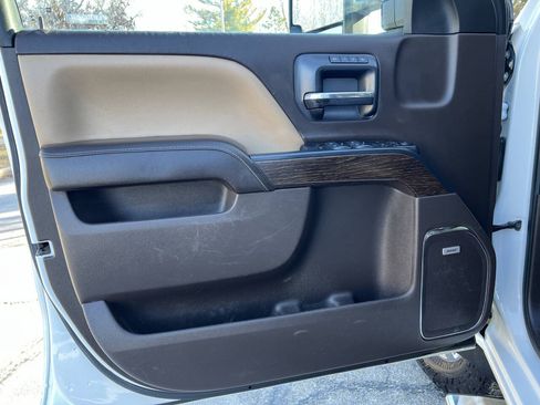 Used 2019 GMC Sierra 3500 Denali w/ Snow Plow Prep Package AWD/4WD image 19