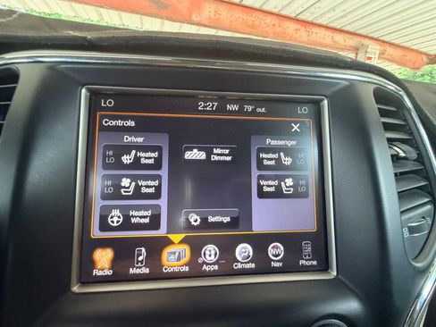 Used 2014 Jeep Grand Cherokee Overland w/ Advanced Technology Group AWD/4WD image 21