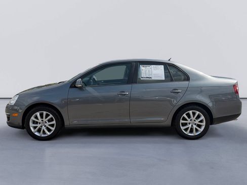 Used 2010 Volkswagen Jetta Limited Edition FWD image 6