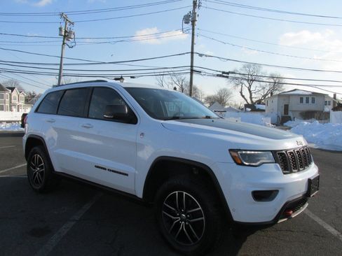Used 2017 Jeep Grand Cherokee Trailhawk w/ Trailhawk Luxury Group AWD/4WD image 15