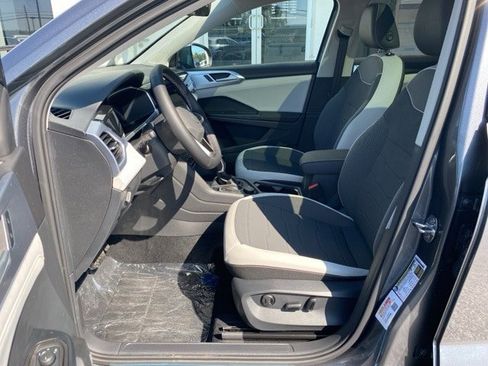 New 2025 Volkswagen Taos SE image 25