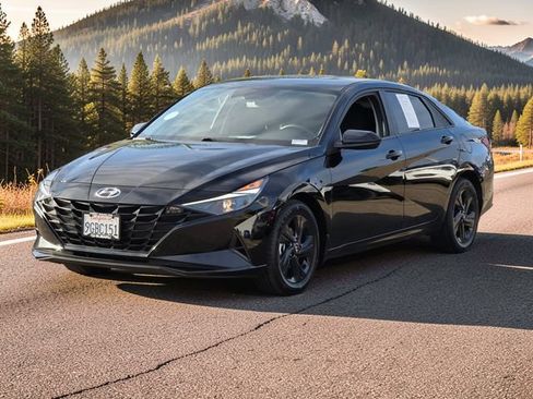 Used 2023 Hyundai Elantra SEL FWD image 4